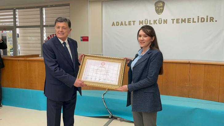 Bartın'da 17 yıl sonra yeniden başkan seçilen Yalçınkaya, mazbatası aldı