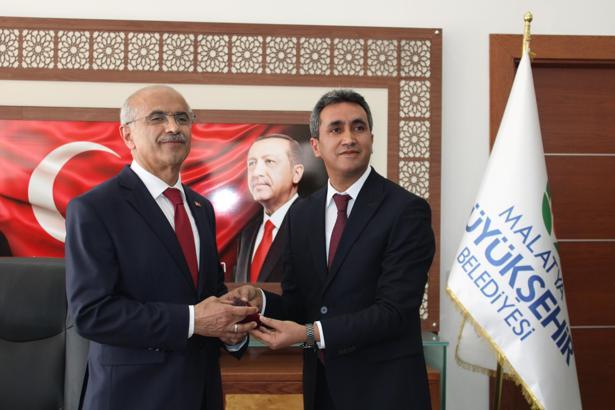 Malatya Büyükşehir Belediyesi'nde Sami Er, görevi devraldı