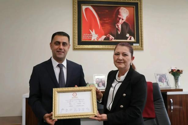 Çukurova Belediye Başkanı Emrah Kozay, göreve başladı