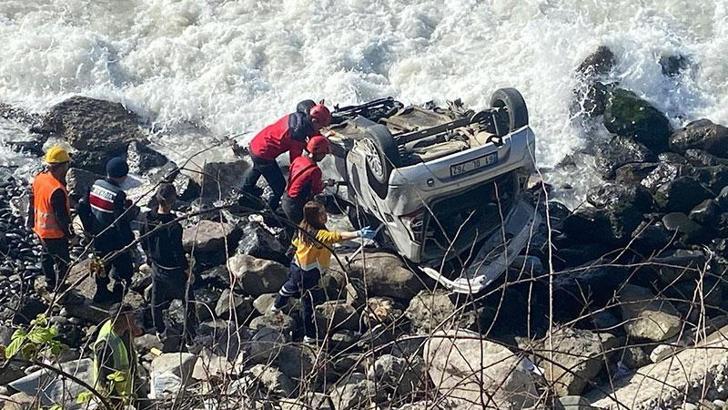 Denize uçan otomobilin sürücüsü öldü