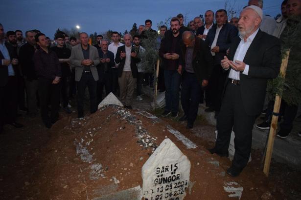 Beşiktaş'taki gece kulübü yangınında ölen Barış Batman'da, Ahmet Şırnak'ta toprağa verildi