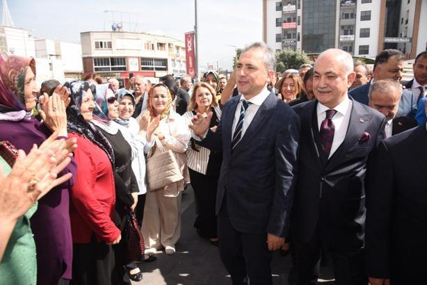 Osmaniye Belediye Başkanı İbrahim Çenet görevine başladı