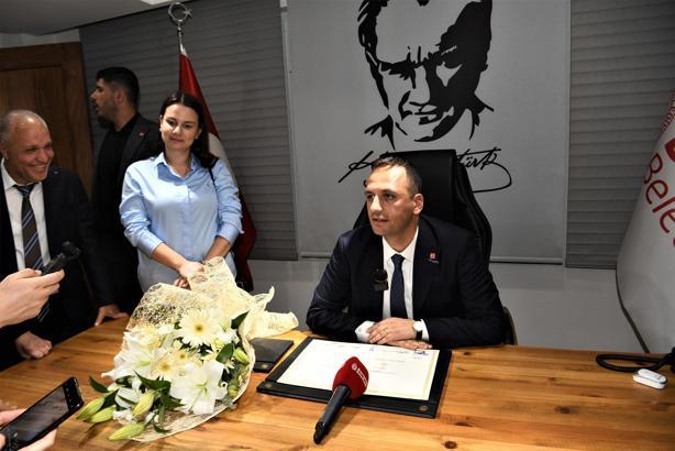 Mazbatasını alan Ömer Eşki göreve başladı