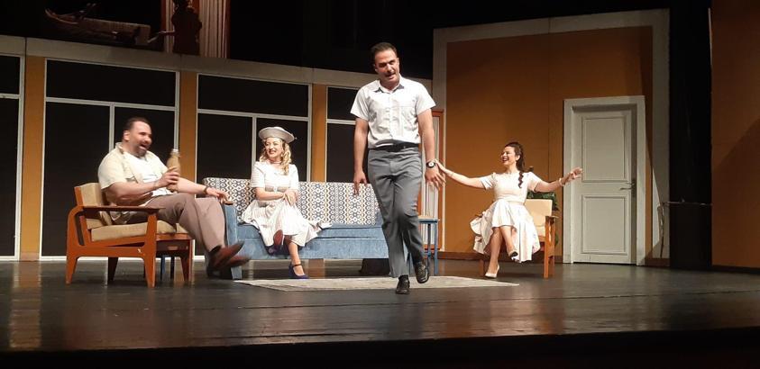 Osmaniye’de 'Yanlış Pencere' tiyatro oyunu sahnelendi