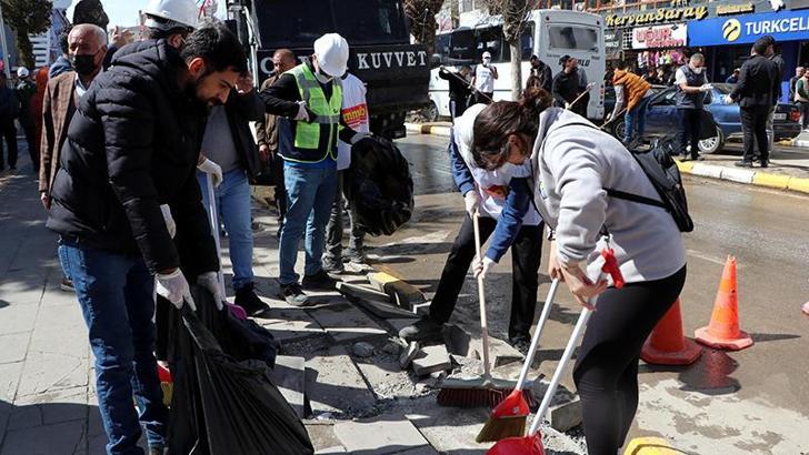 Van'da olaylar sona erdi; yapılan çağrılarla sokaklar temizlenmeye başlandı