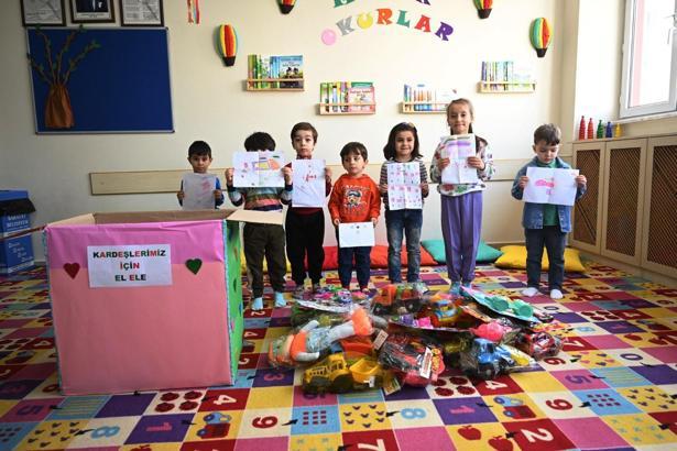 KOMEK'teki gönüllü kursiyerler Gazzeli çocuklar için eşofman takımı dikti