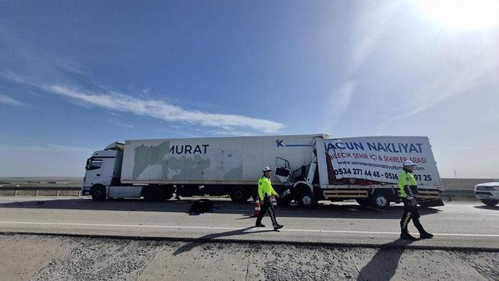 Kamyon, TIR'a arkadan çarptı; 1 ölü, 1 yaralı