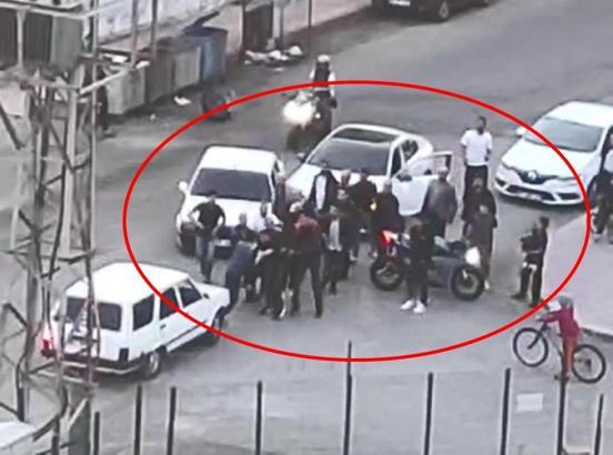 Siirt’te kaza sonrası çıkan tekmeli yumruklu kavga kamerada