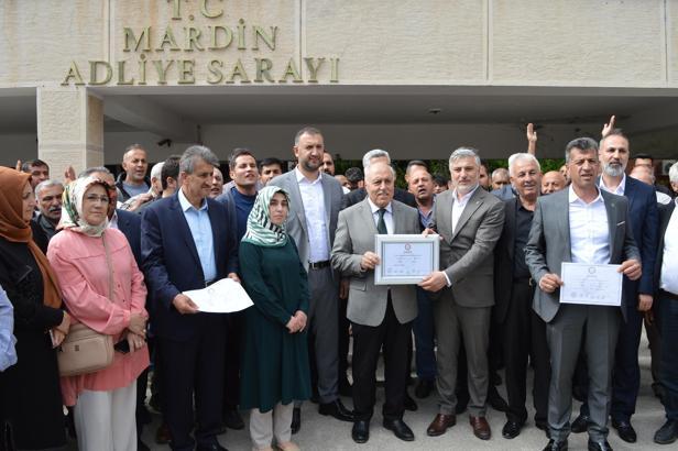 5’inci kez seçilen Yeşilli Belediye Başkanı Hayrettin Demir, mazbatasını aldı