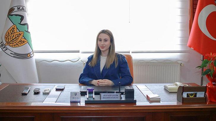 Türkiye'nin en genç belediye başkanı Zeynep Çelik, mazbatasını aldı