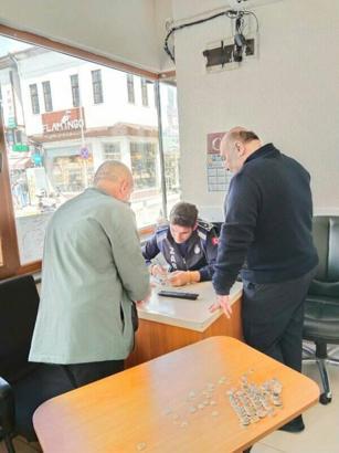 Çorum'da dilencinin üzerinden 15 bin TL çıktı