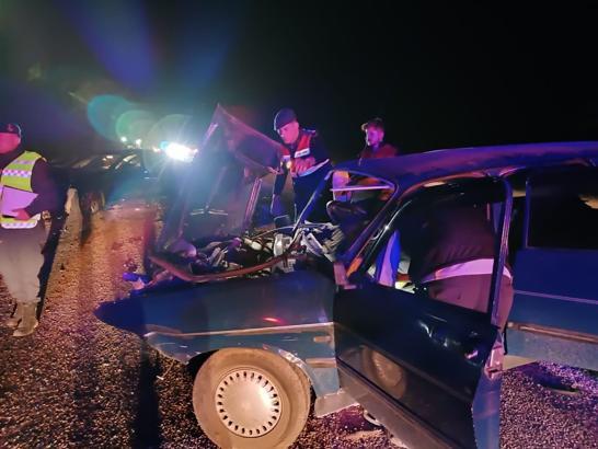 Adıyaman'da, otomobillerin karıştığı kazada sürücüler yaralandı