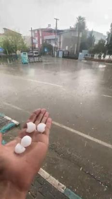 Adana'da sağanak ve dolu, hayatı olumsuz etkiledi