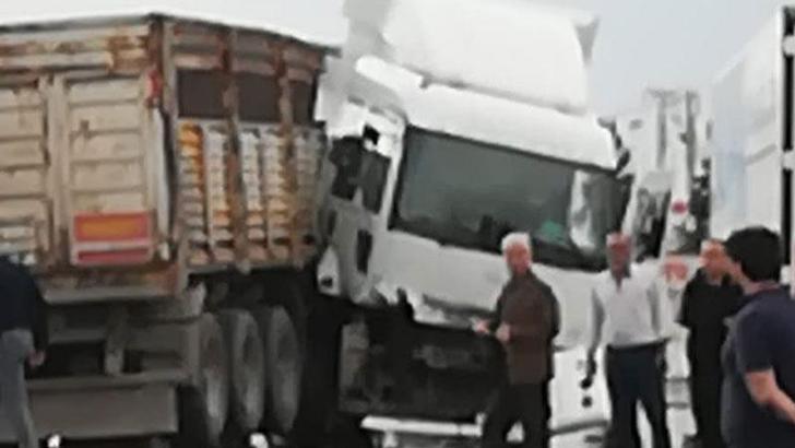 Mardin'de TIR'ın çarptığı otomobilde 3 yaşındaki Şerzan öldü, 4 kişi yaralandı