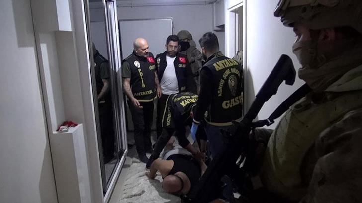 Eğlence mekanına saldırıda 10 gözaltı; Adana'dan Antalya'ya gelmişler