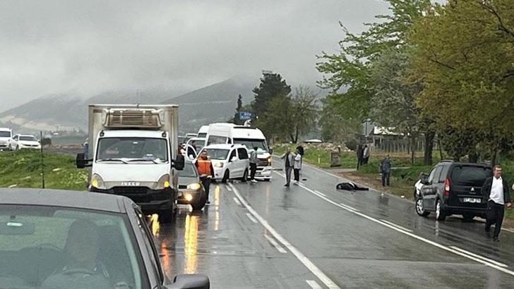 Gaziantep'te kamyonet ile otomobil çarpıştı: 2 ölü, 5 yaralı