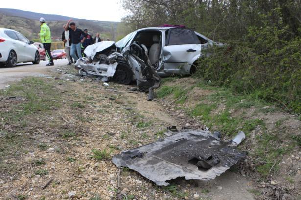 Tokat’ta iki otomobil kafa kafaya çarpıştı: 1 ölü, 8 yaralı