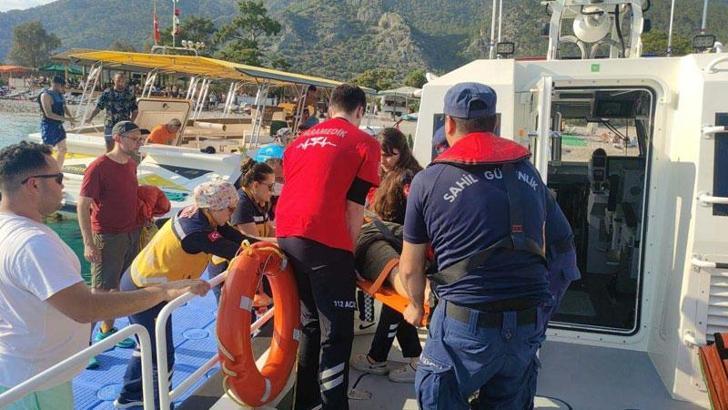 Teknede düşen İngiliz turist, Sahil Güvenlik botu ile hastaneye götürüldü