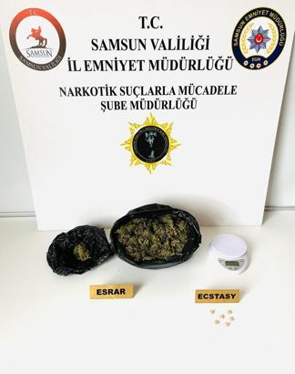 Samsun'da evinde uyuşturucuyla yakalanan 2 şüpheliye gözaltı