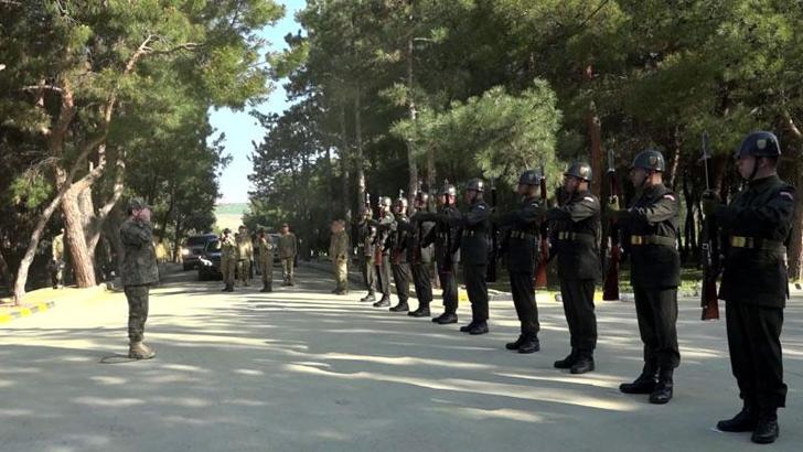 Orgeneral Bayraktaroğlu, Edirne'de Mehmetçik ile bayramlaştı
