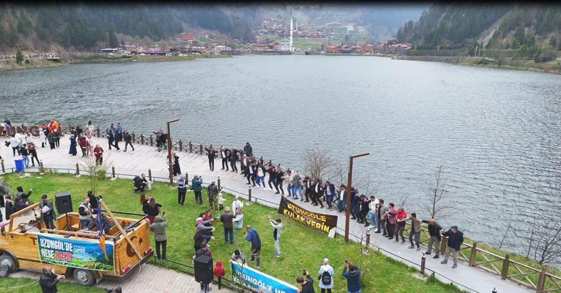 Uzungöl’de ‘horonlu-gollü’ HES protestosu