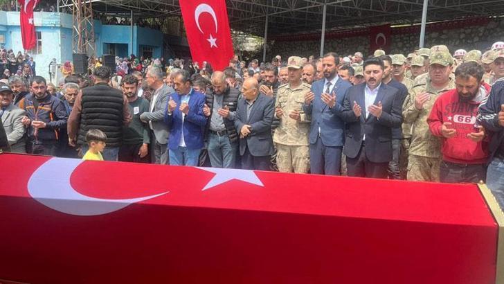 Hatay’da kazada yaşamını yitiren uzman çavuş, son yolculuğuna uğurlandı