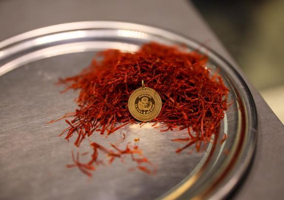 Kilosu 600 bin lira olan safranın bir avucu ile 1 gram altının fiyatı eşitlendi