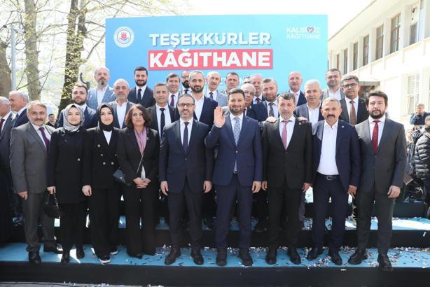 Kâğıthane Belediye Başkanı Mevlüt Öztekin mazbatasını aldı