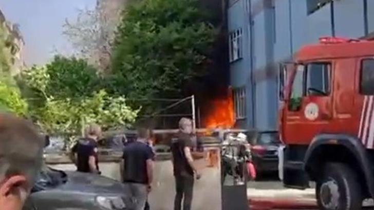 8 katlı binanın giriş katındaki depoda yangın