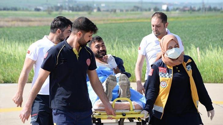Ağaç budarken parmağı koptu, ambulans helikopterle sevk edildi