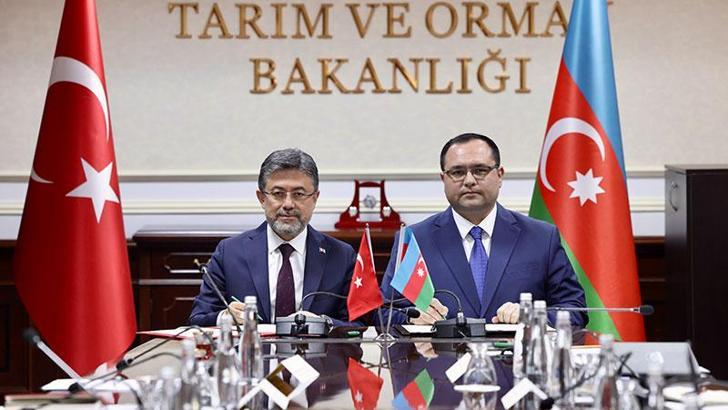 Bakan Yumaklı, Azerbaycanlı mevkidaşı ile bir araya geldi