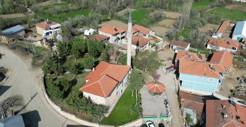 Sulusaray’da 13'üncü yüzyıldan kalma cami, depremde hasar gördü