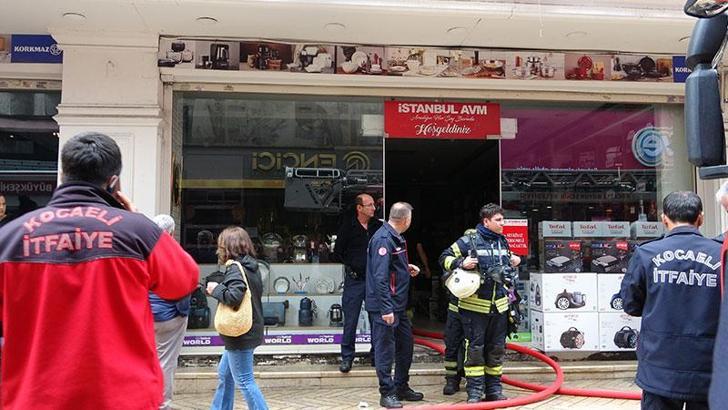 AVM'nin deposunda çıkan yangın söndürüldü