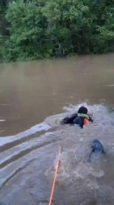 İstanbul - Çatalca'da dere kenarında mahsur kalan 5 kişiyi itfaiye kurtardı