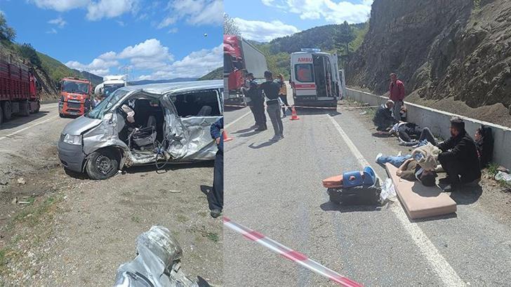 Bolu'da 2 minibüs kafa kafaya çarpıştı; 11'i öğrenci 15 yaralı