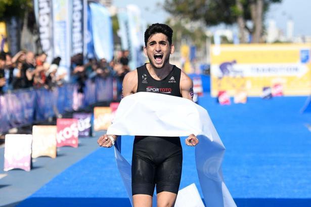 Milli paratriatloncu Uğurcan Özer, dünya şampiyonu