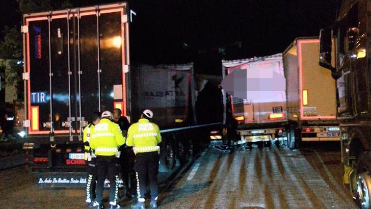 Alkollü TIR şoförü park halindeki 2 TIR'a çarptı: 1 yaralı