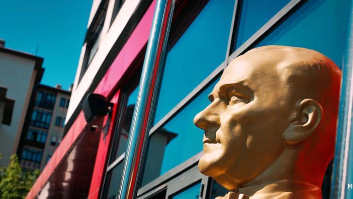 Atatürk yapay zeka teknolojisiyle bugünün çocuklarına seslendi