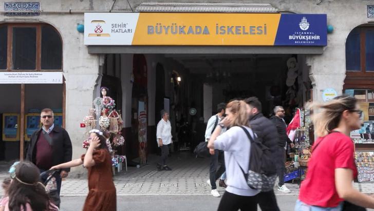 İstanbul - Büyükada'daki Aya Yorgi Kilisesi'nde dilek yoğunluğu