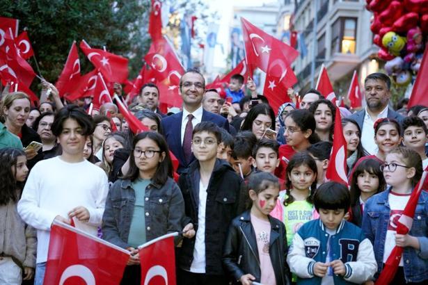 Şişli’de 23 Nisan coşkusu Bayrak Yürüyüşü ile kutlandı