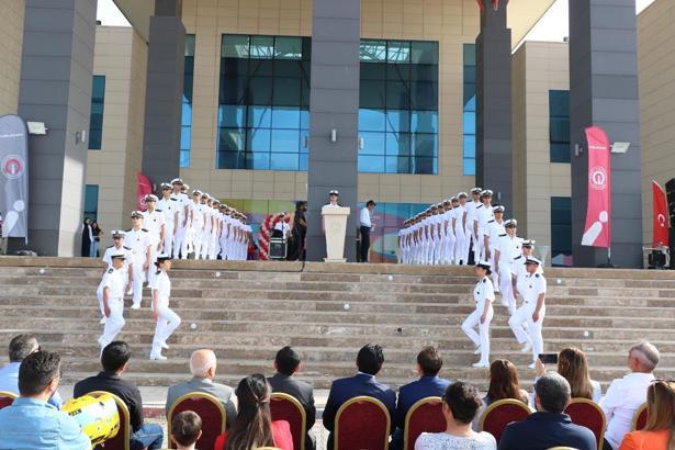 Denizci öğrenciler yemin etti