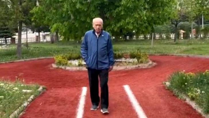 Bahçeli, parkta yürüyüş yaptı