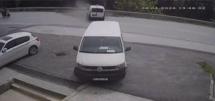 İstanbul - Ümraniye’de kaza yapan araca motosikletli kurye çarptı: 2 yaralı