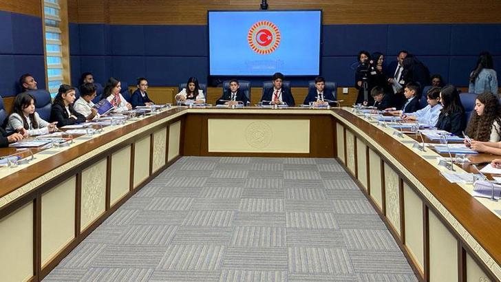 Katırcıoğlu: Yakın coğrafyamızda çocuk ölümleri; ırkçılık, katliam ve soykırım görüyoruz