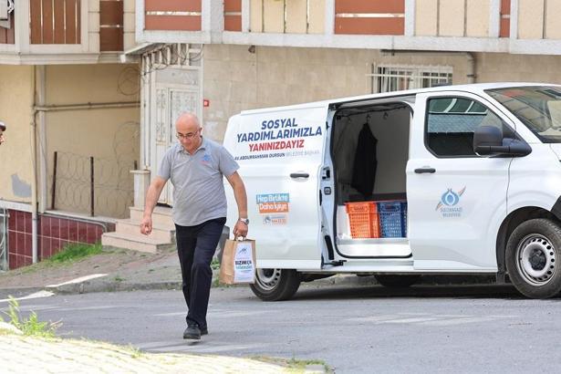 Sultangazi Belediyesi ihtiyaç sahiplerine sıcak yemek dağıtıyor