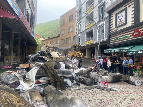 Gümüşhane’de 2 katlı mağazada yangın