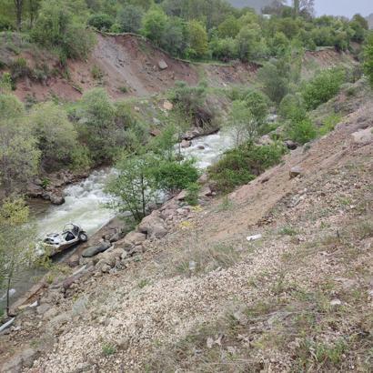 Giresun'da otomobil dereye yuvarlandı; karı- kocayı ölüm ayırdı