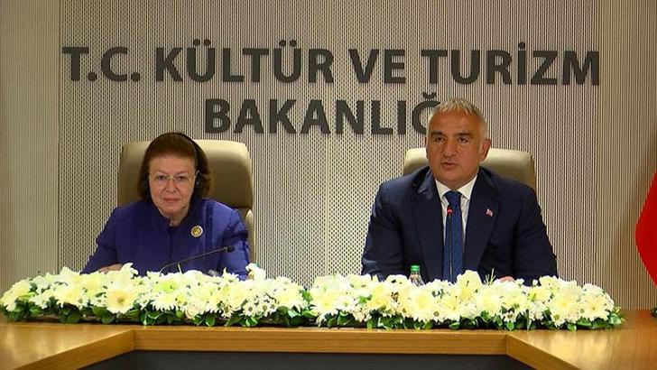 Turizm Bakanı Ersoy, Yunan mevkidaşıyla 'Romeo ve Juliet' oyununun galasında bir araya geldi