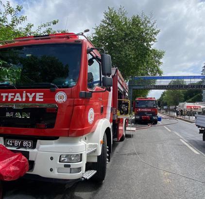 Benzin yüklü tanker kaza yaptı, patlama riskine karşı evler boşaltıldı (4)