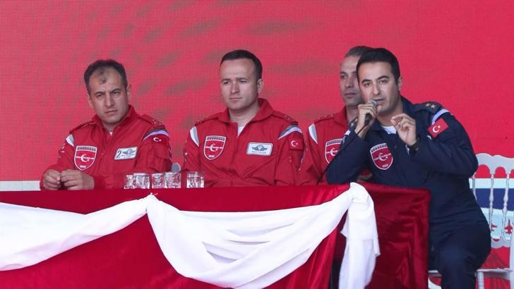 İstanbul- Türk Yıldızları İstanbul'da hayranlarıyla buluştu